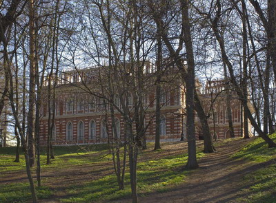 Москва, Музей-заповедник Царицыно, Оперный дом, весна, утро 