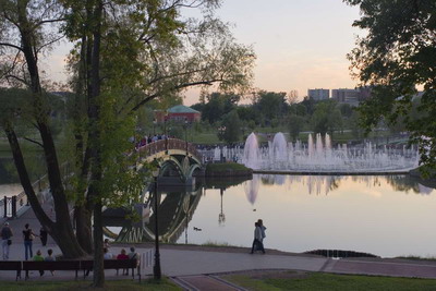 Москва, Музей-заповедник Царицыно, пруд и музыкальный фонтан, лето, вечер
