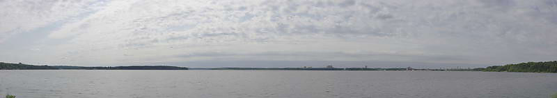 Панорама: Сенежское озеро и город Солнечногорск, пейзаж, летнее утро. Фотография для постеров, календарей, для оформления интерьеров