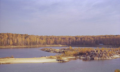Озеро, каменистый остров, небо с перистыми облаками, пейзаж, осень. Фотография для постеров, календарей, иллюстраций, для оформления интерьеров и выставочных стендов Фотография для постеров, календарей, иллюстраций, для оформления интерьеров и выставочных стендов. Озеро, каменистый остров, небо с перистыми облаками, пейзаж, осень